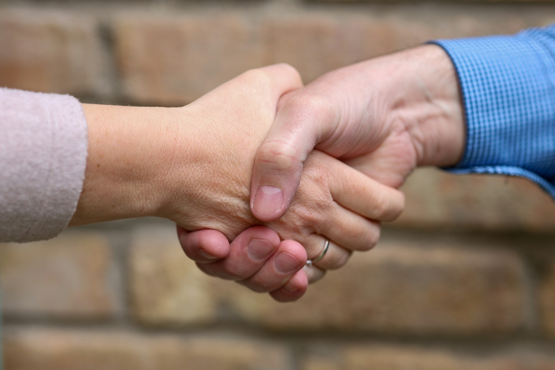 Handshake representing trust and transparency in product reviews